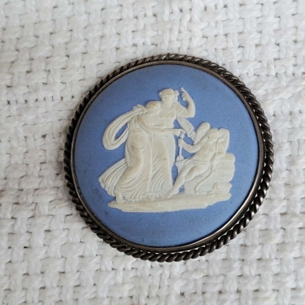 Wedgewood Vintage ‎ cameo in sterling brooch